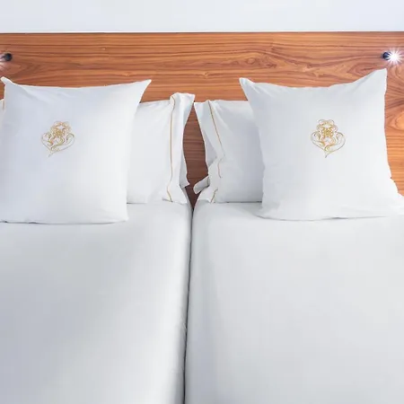 One Shot Aliados Goldsmith Hotell 4*